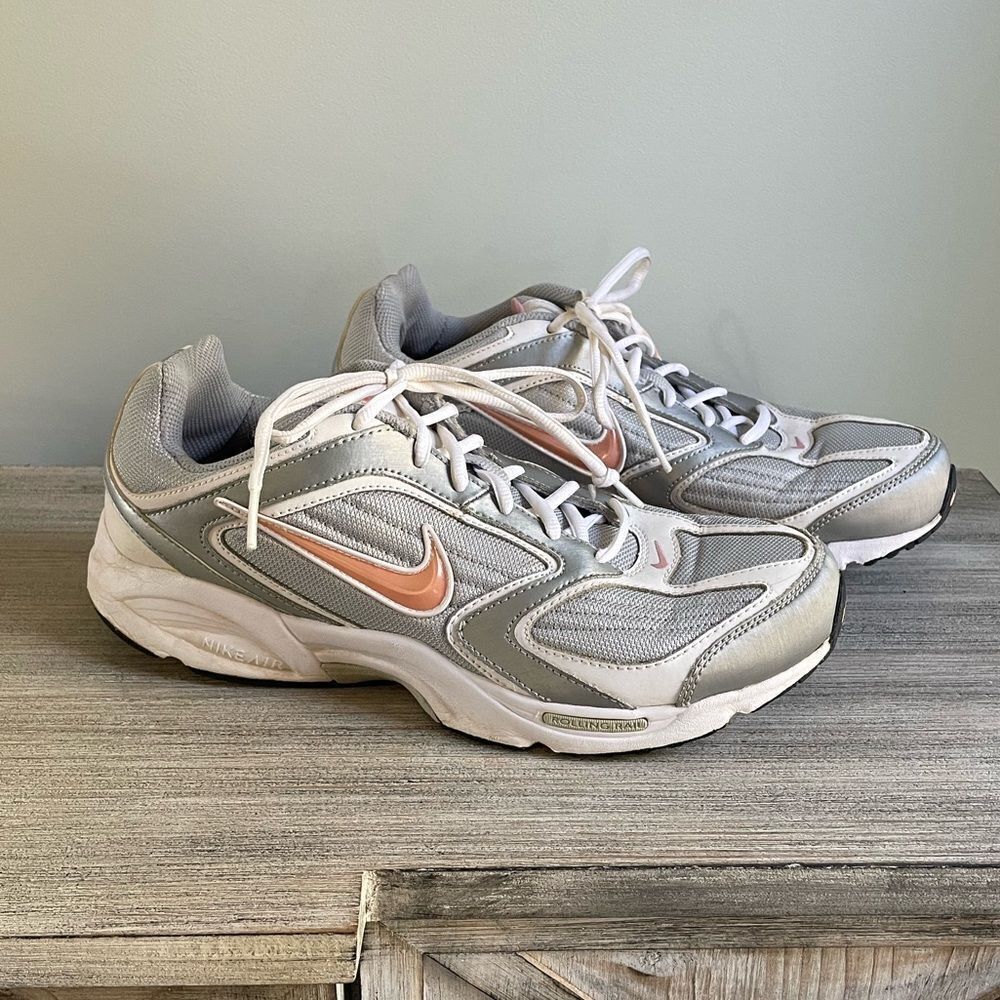Nike Rolling Rail Athletic Shoes
